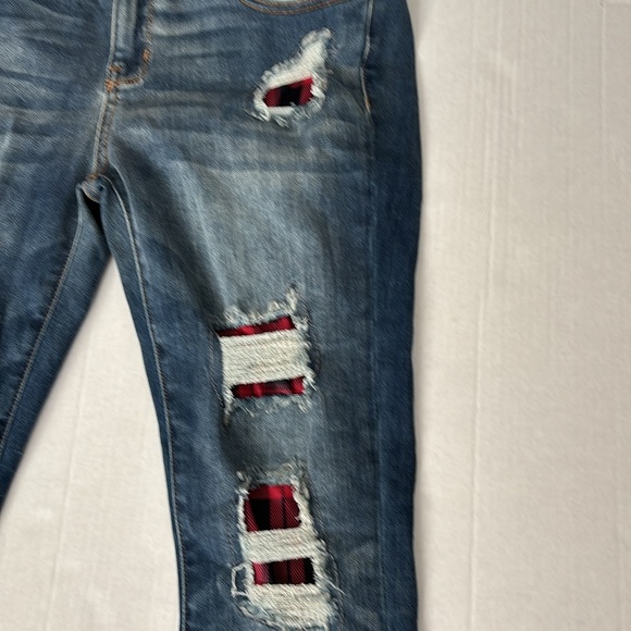 Judy Blue size 11 with patches behind distressingNWT - Picture 2 of 10